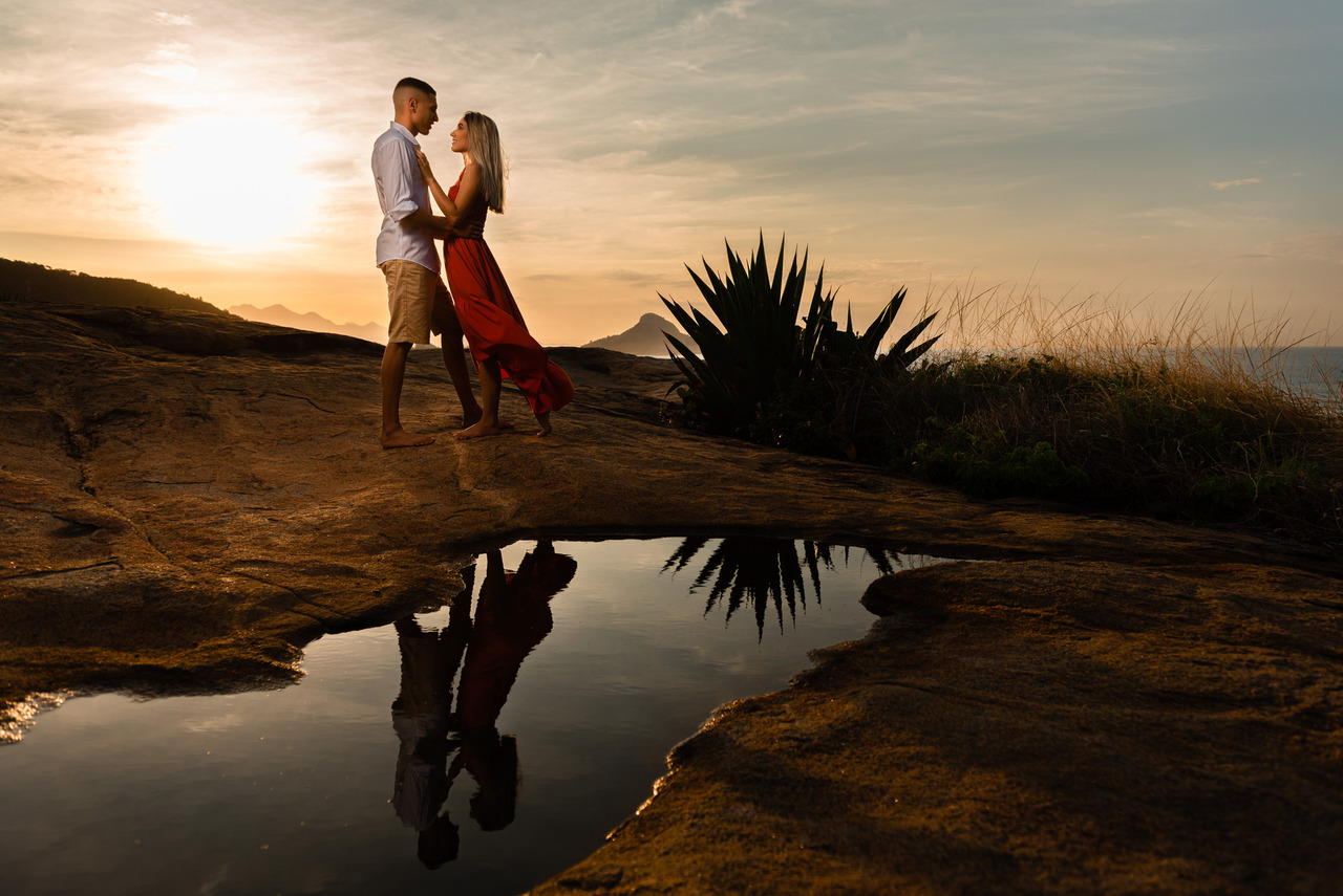 Ensaio pré-wedding praia do secreto grumari rj