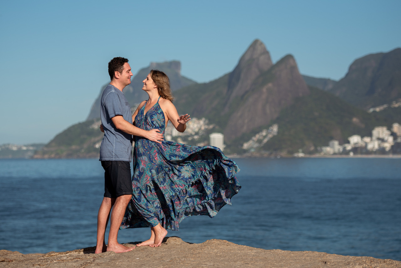 Ensaio pré-wedding praia de ipanema pedra do arpoador