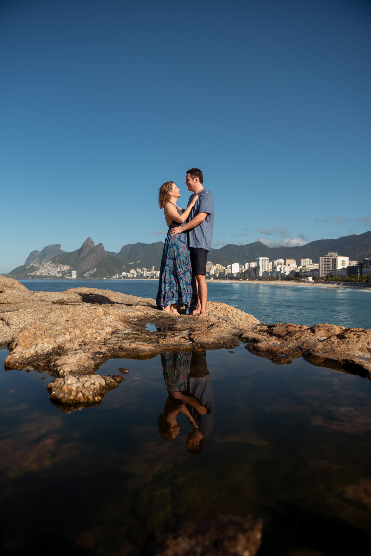 Ensaio casal de turista praia de ipanema pedra do arpoador