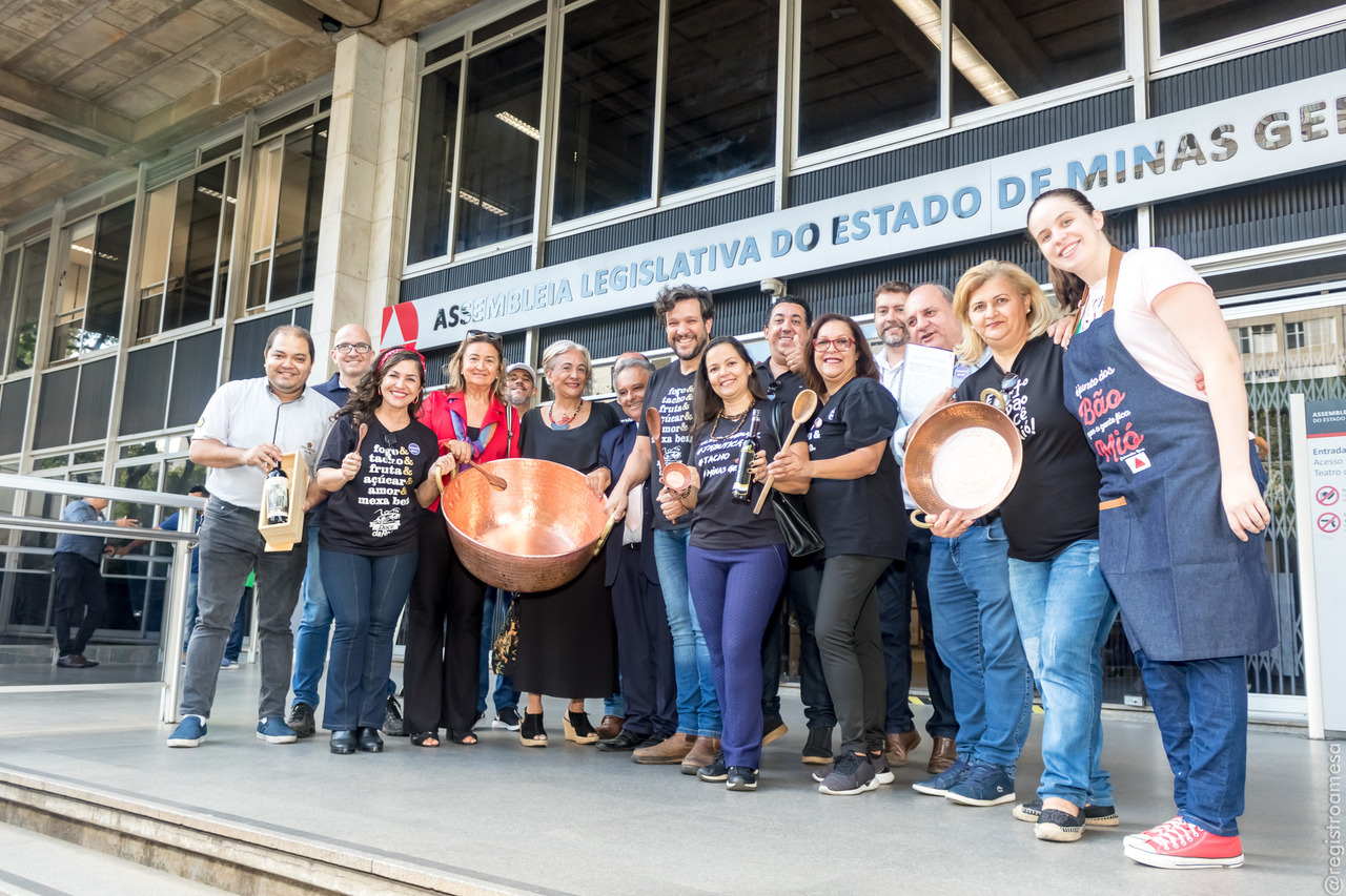 Grupo "É junto dos Bão que a gente fica Mió" na plenária sobre o Tacho de Cobre - Foto: Carla Costa Fotografia