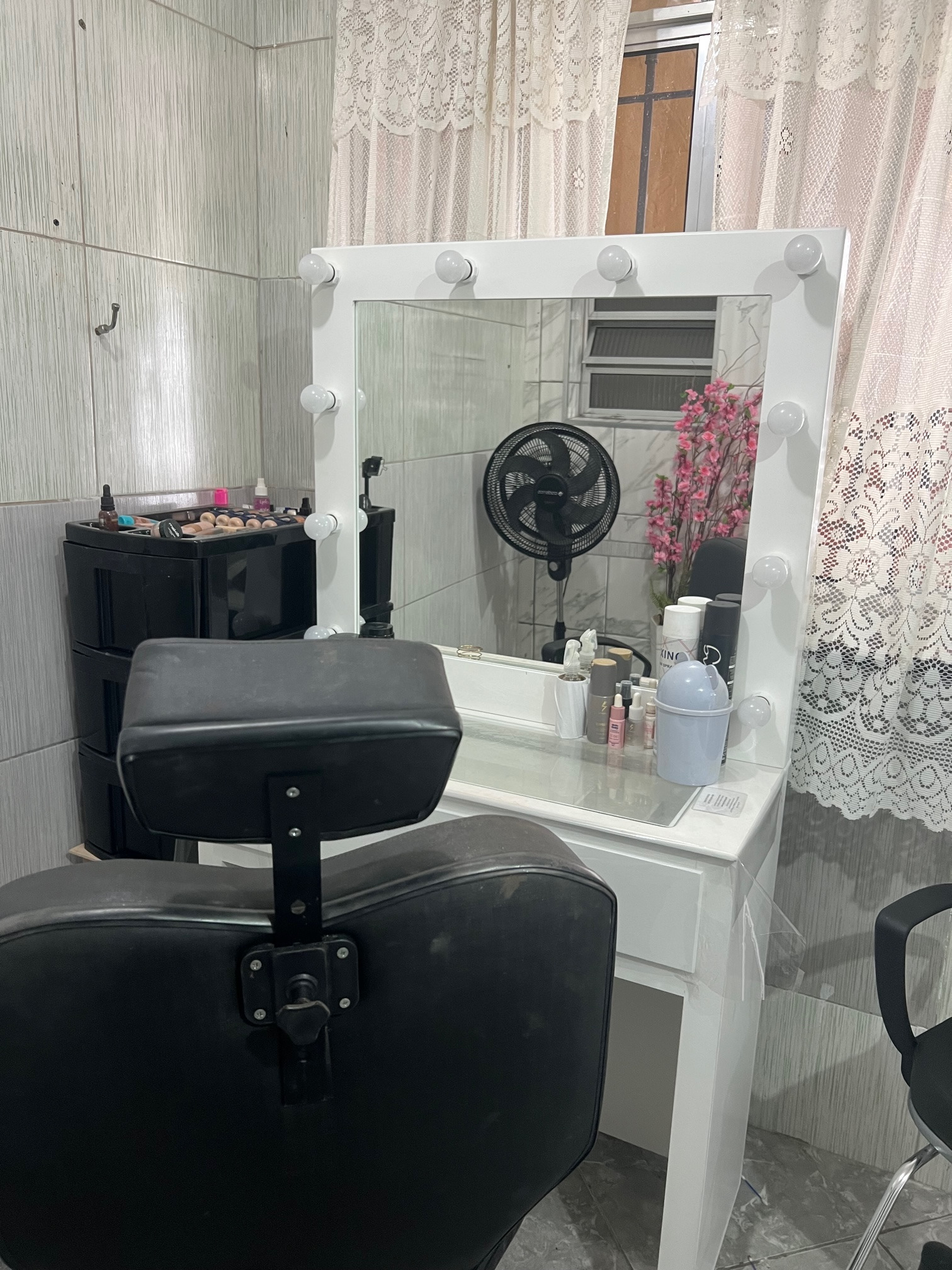 ÁREA DE MAKE E CABELO