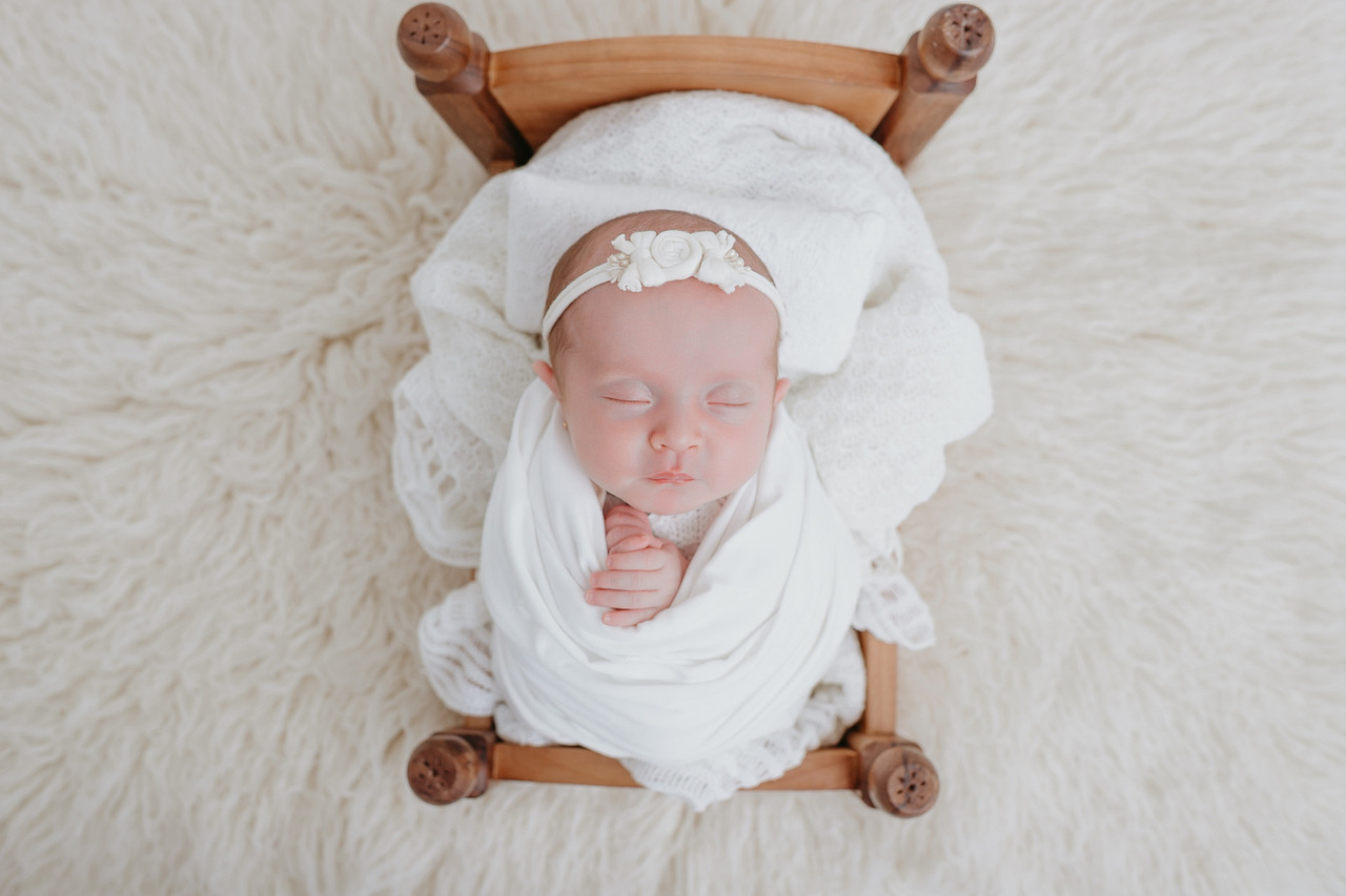 fotografia de recem nascido no prop fotografia newborn com a fotografa Jucemara Hoffmann em Vacaria RS