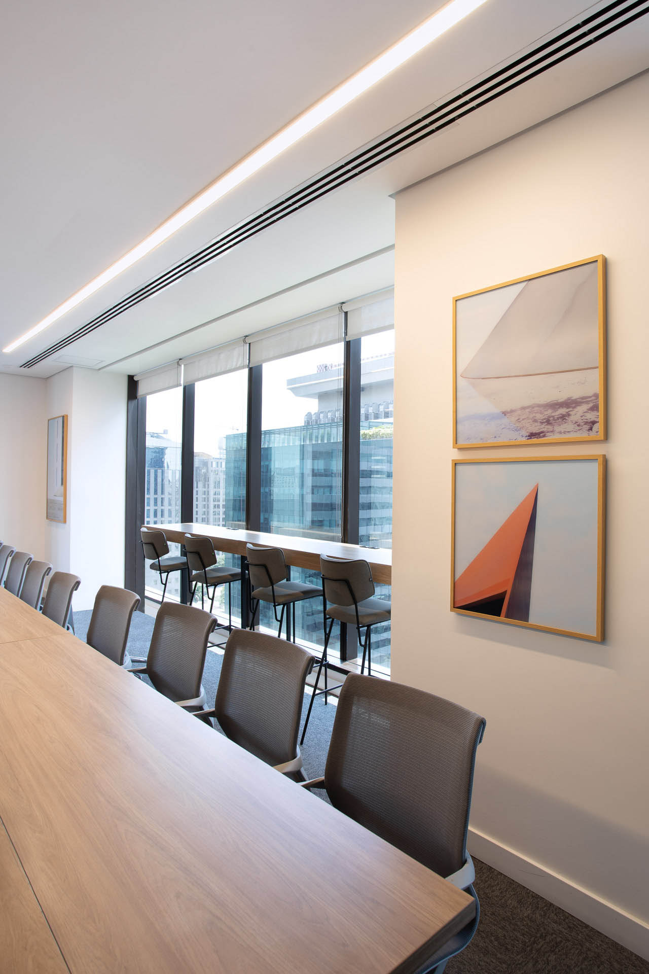 composição moderna de quadros para sala de reunião - quadros decorativos para empresas