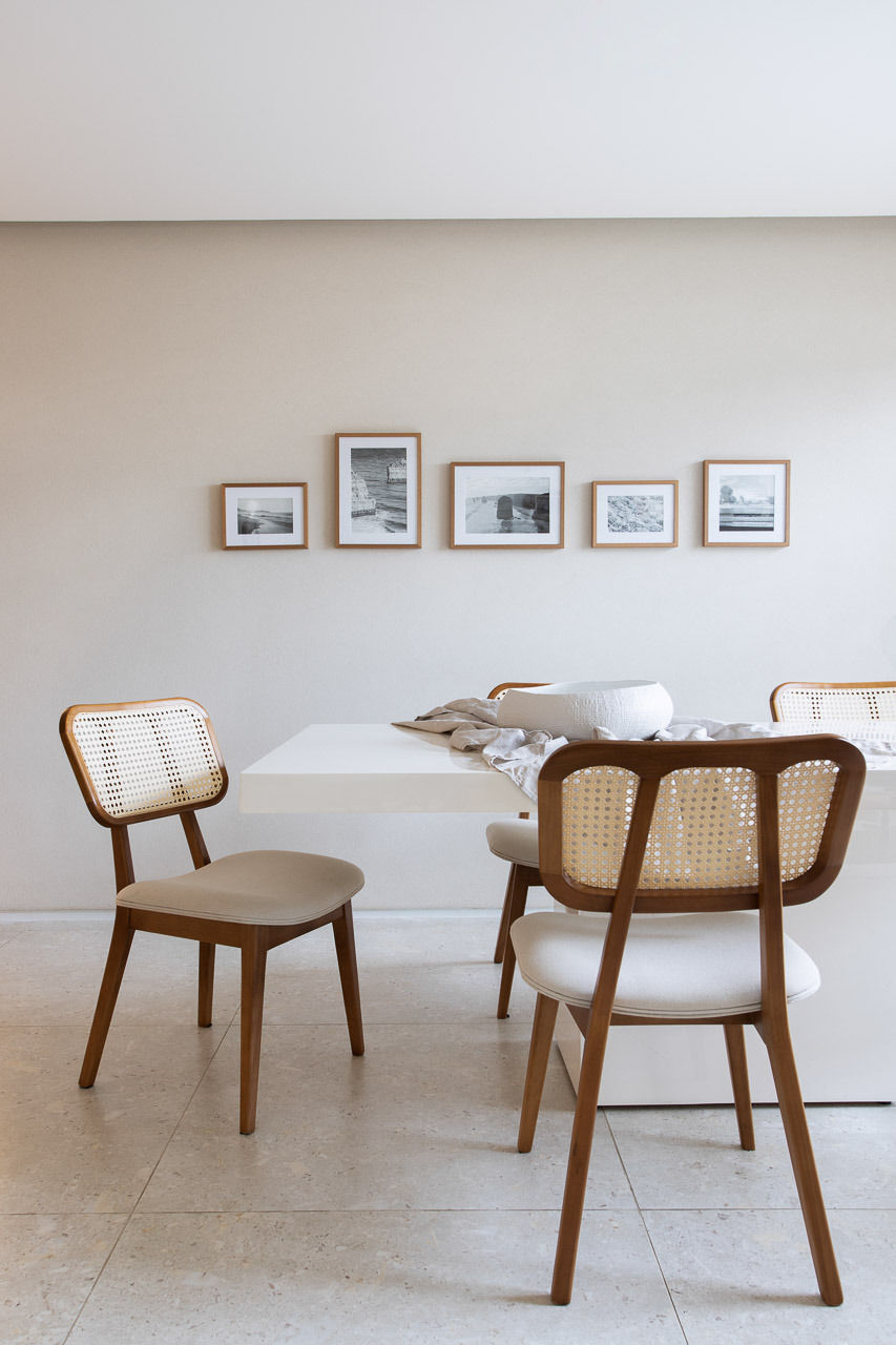 composição quadros preto e branco minimalista para sala de jantar- arquitetura residencial