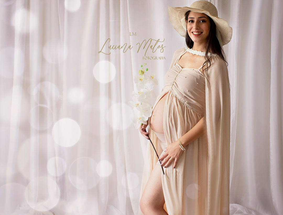 Uma gestante com o estilo mais romântico, onde cores claras expressam a leveza do momento.