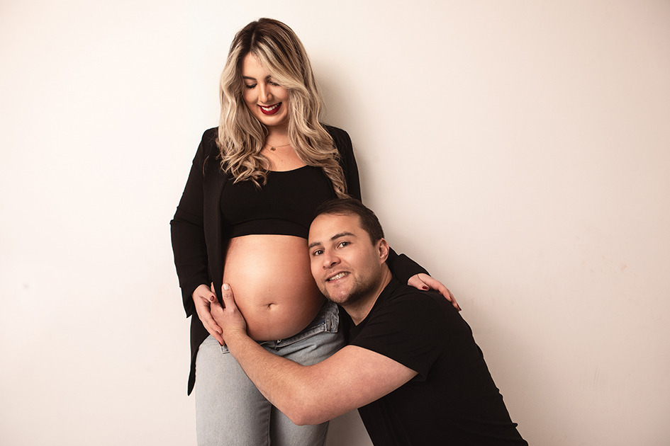 Ensaio belíssimo de gravida em estúdio