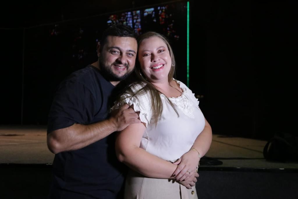 Prazer somos Tiago e Thaís Martoni