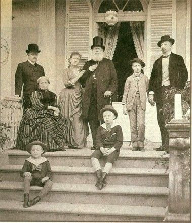 Última foto oficial da família imperial no Brasil antes do exílio