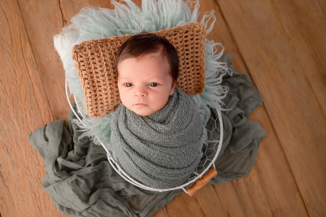Mãozinha , pezinho, Detalhe das mãos de bebê recém-nascido em ensaio newborn BH, registro dos pequenos detalhes que passam rápido