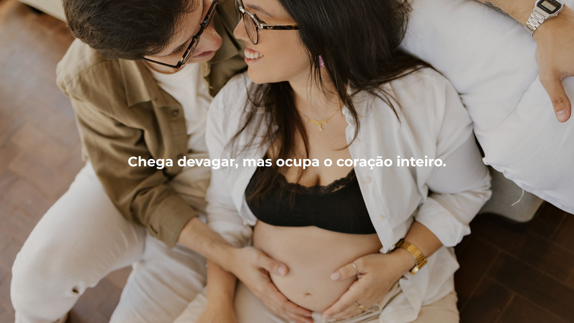 Chega devagar, mas ocupa o coração inteiro.