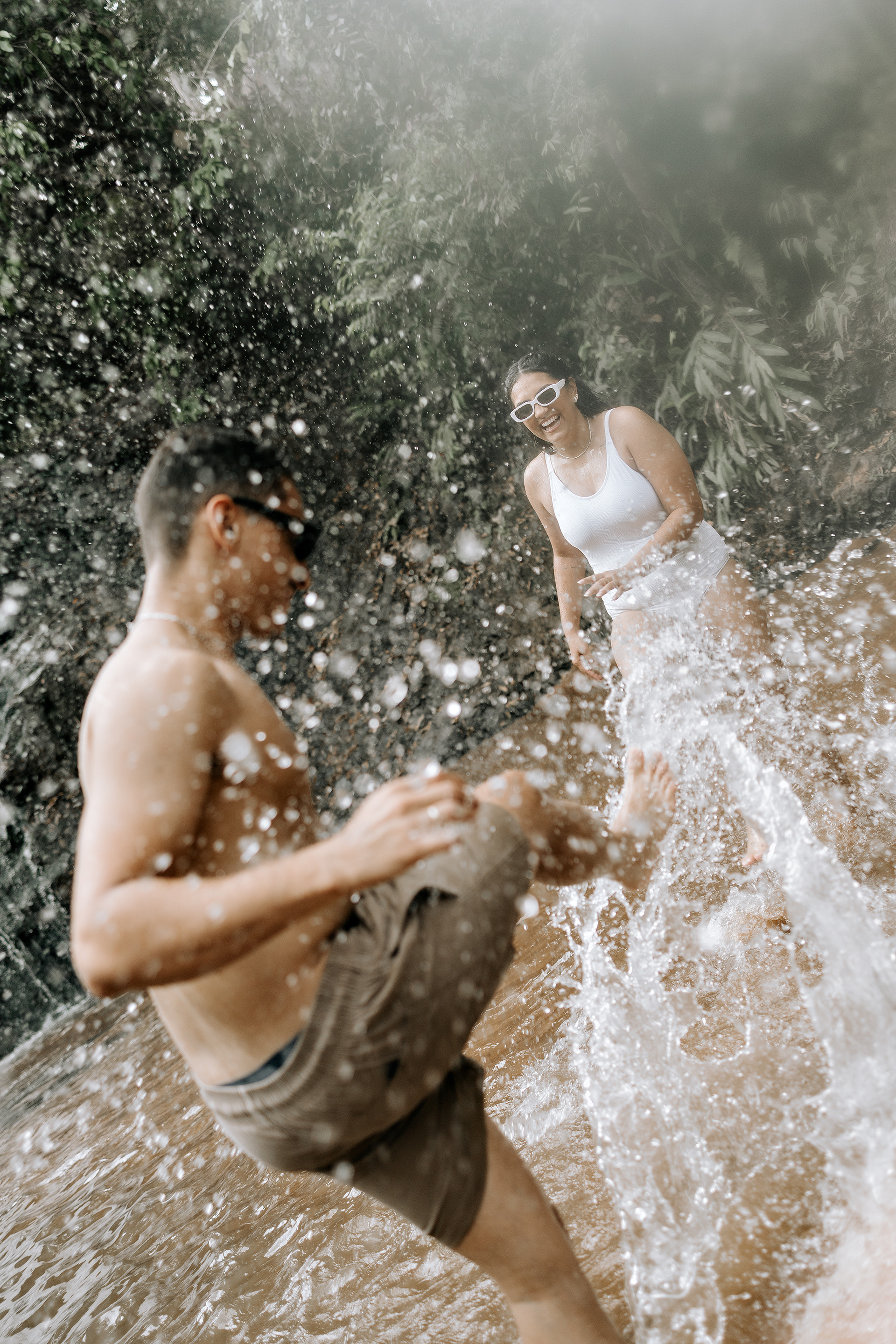 Chega devagar, mas ocupa o coração inteiro.