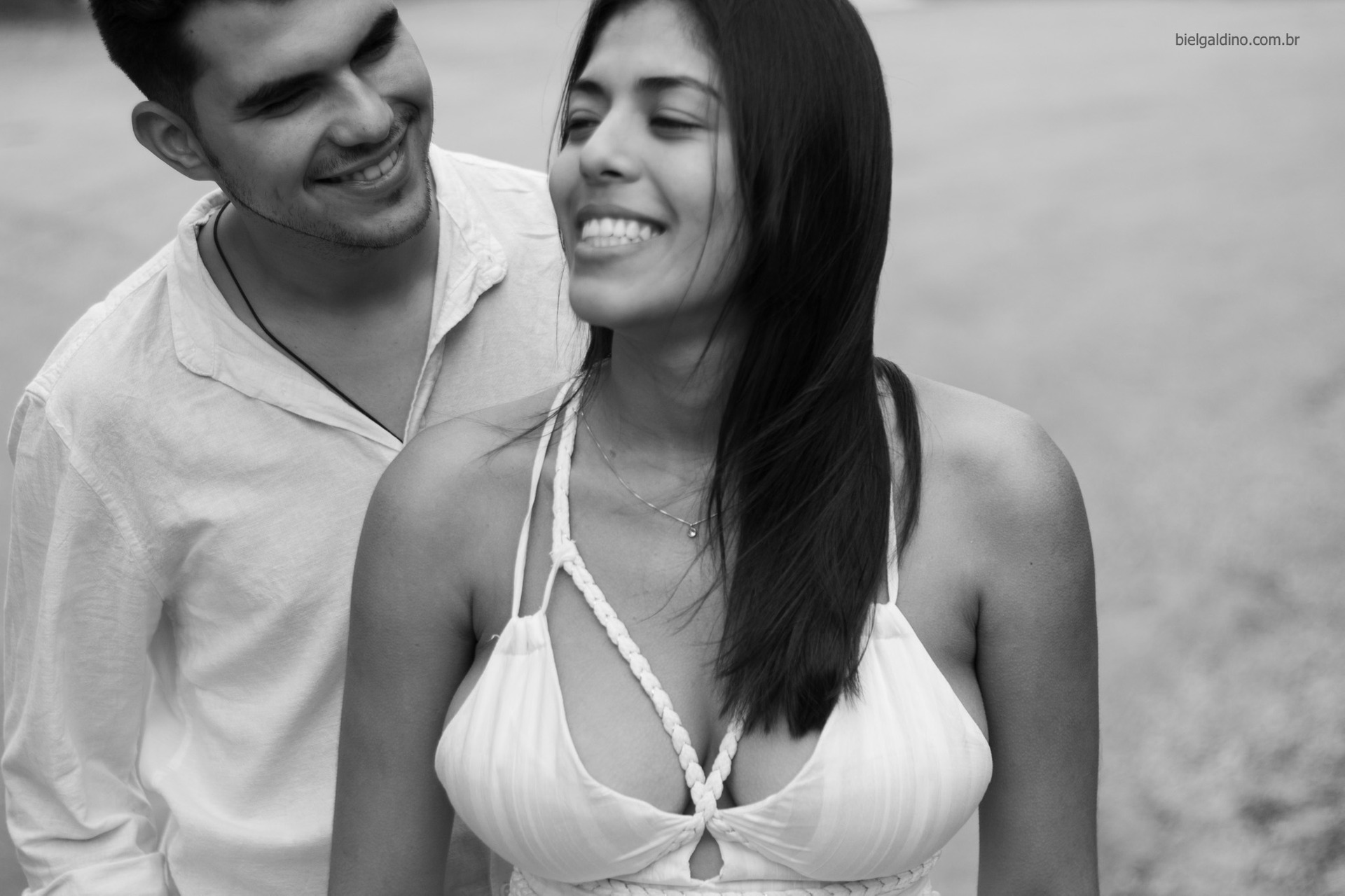 Casal no parque de Itaquaquecetuba