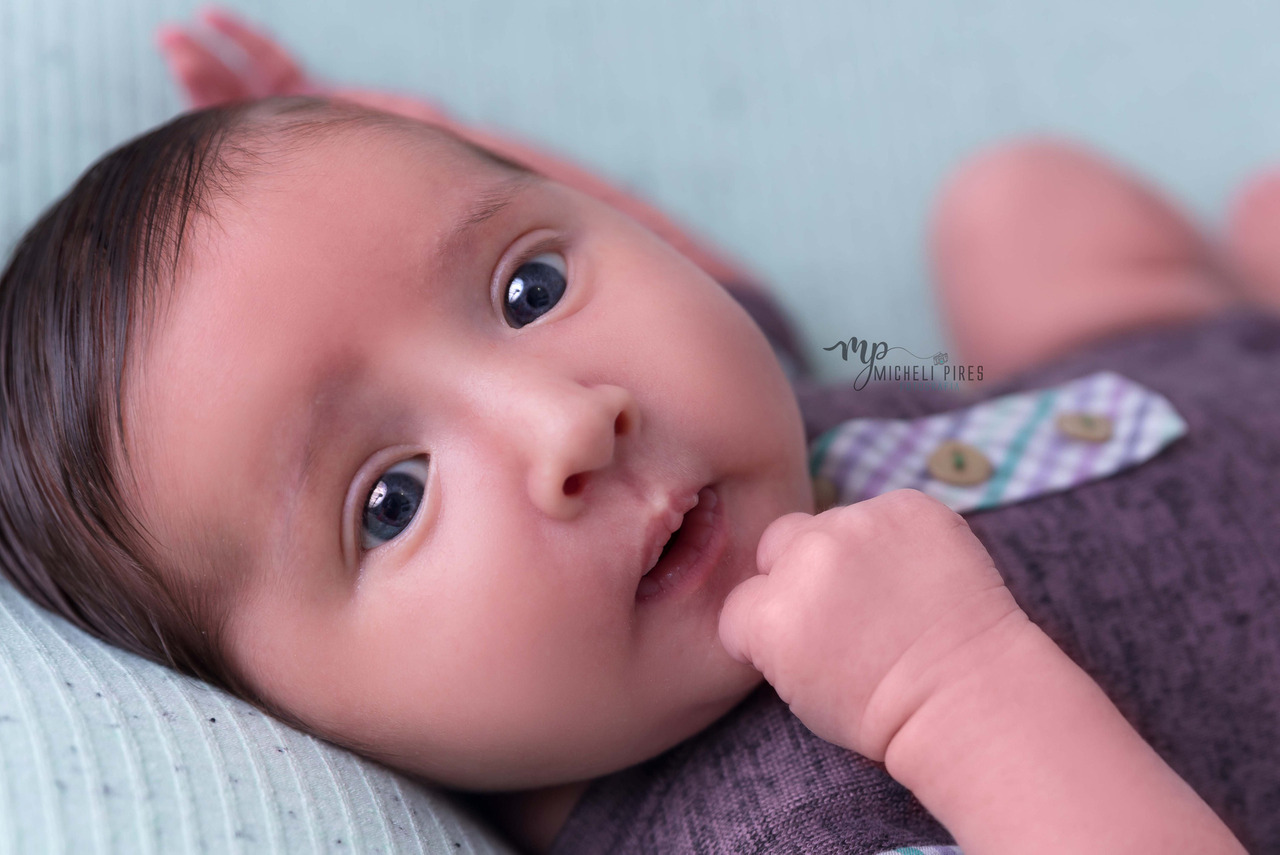 Ensaio Newborn do Gael, realizado no estúdio Micheli Pires Fotografia