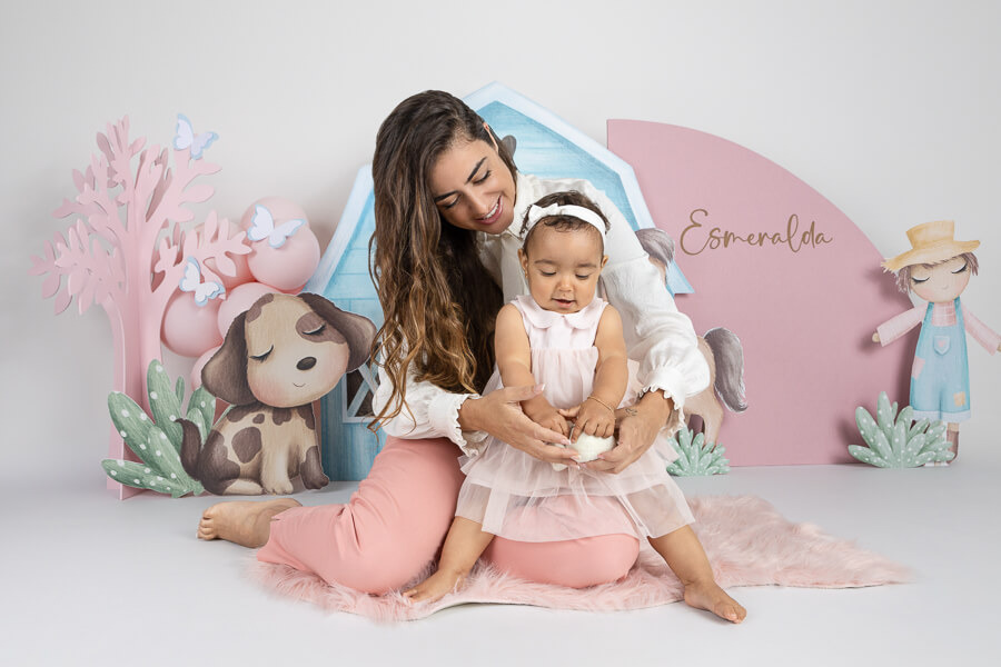 Bebe cheia de bolo sessão smash the cake