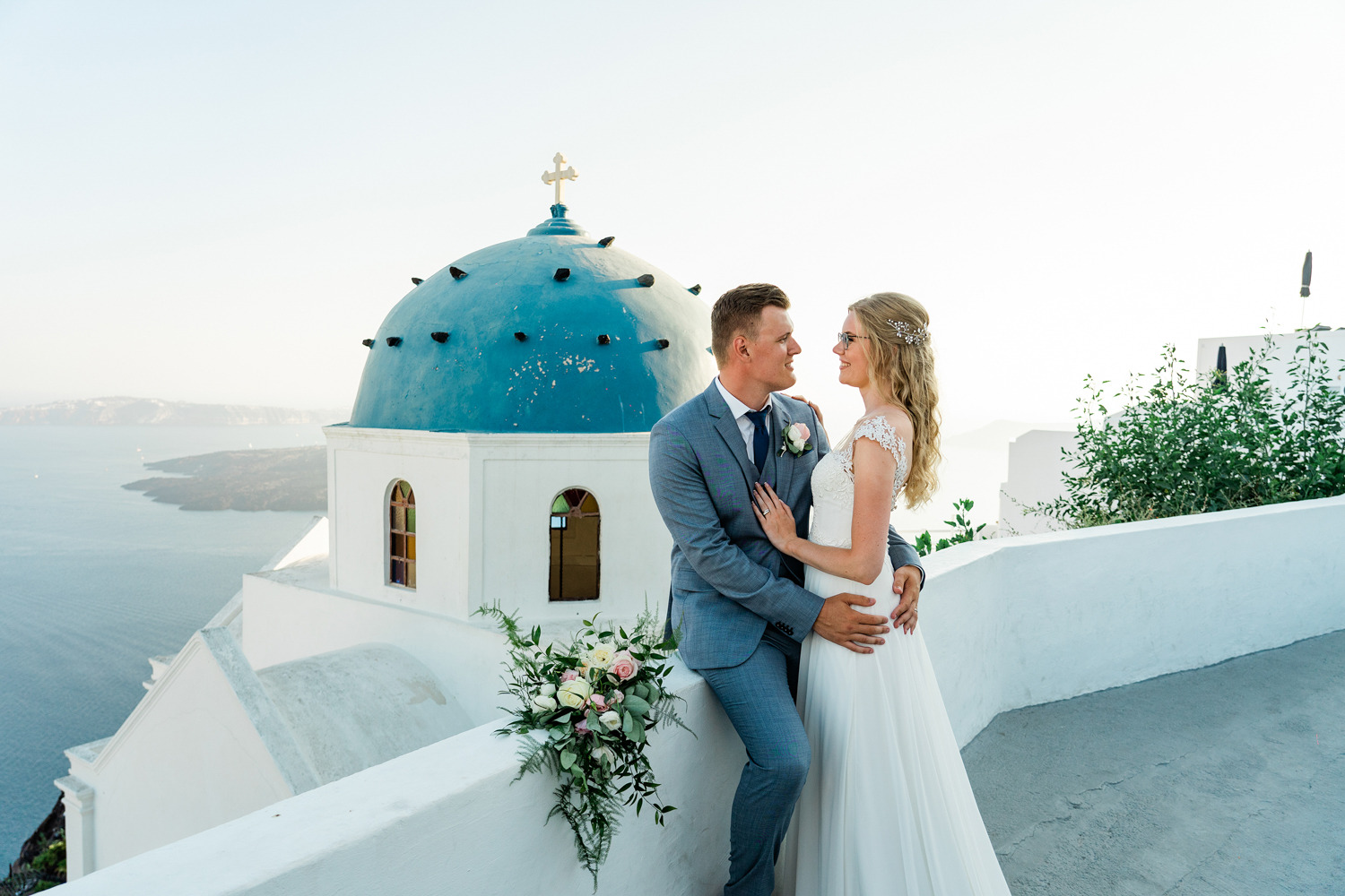 wedding couple in Santorini