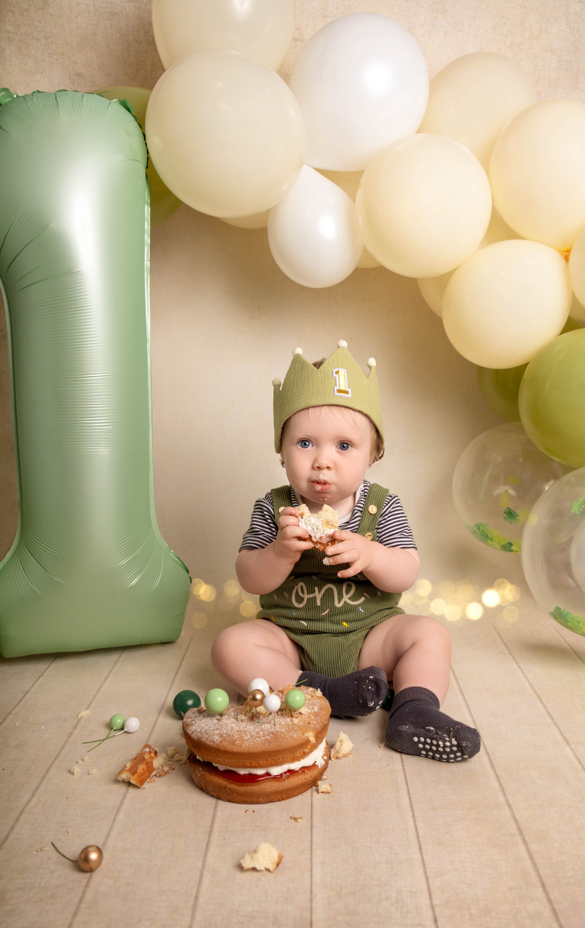 birthday cake smash session photography