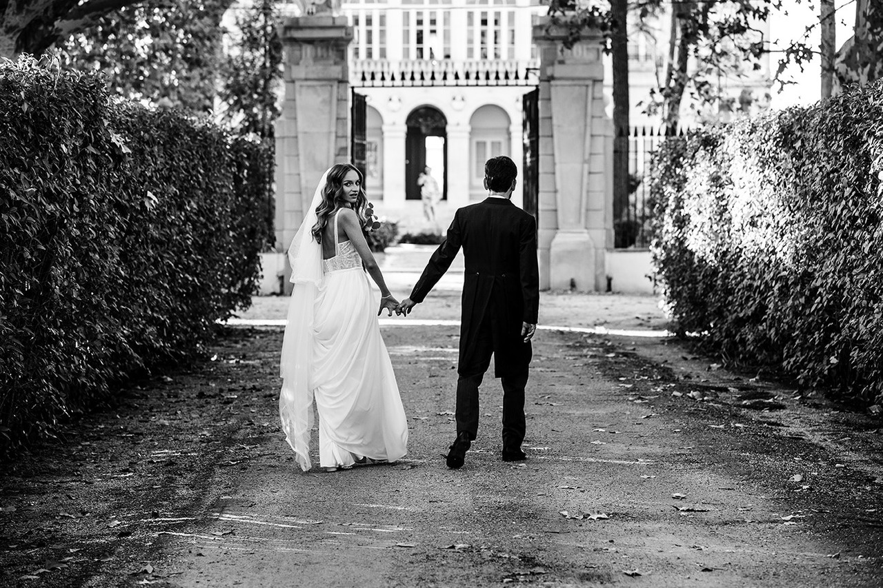 Sessão fotográfica feita com os noivos após a cerimónia de casamento com os fotógrafos da AhHA!Photos e videógrafo da Caso-me contigo.  https://www.casomecontigo.com/