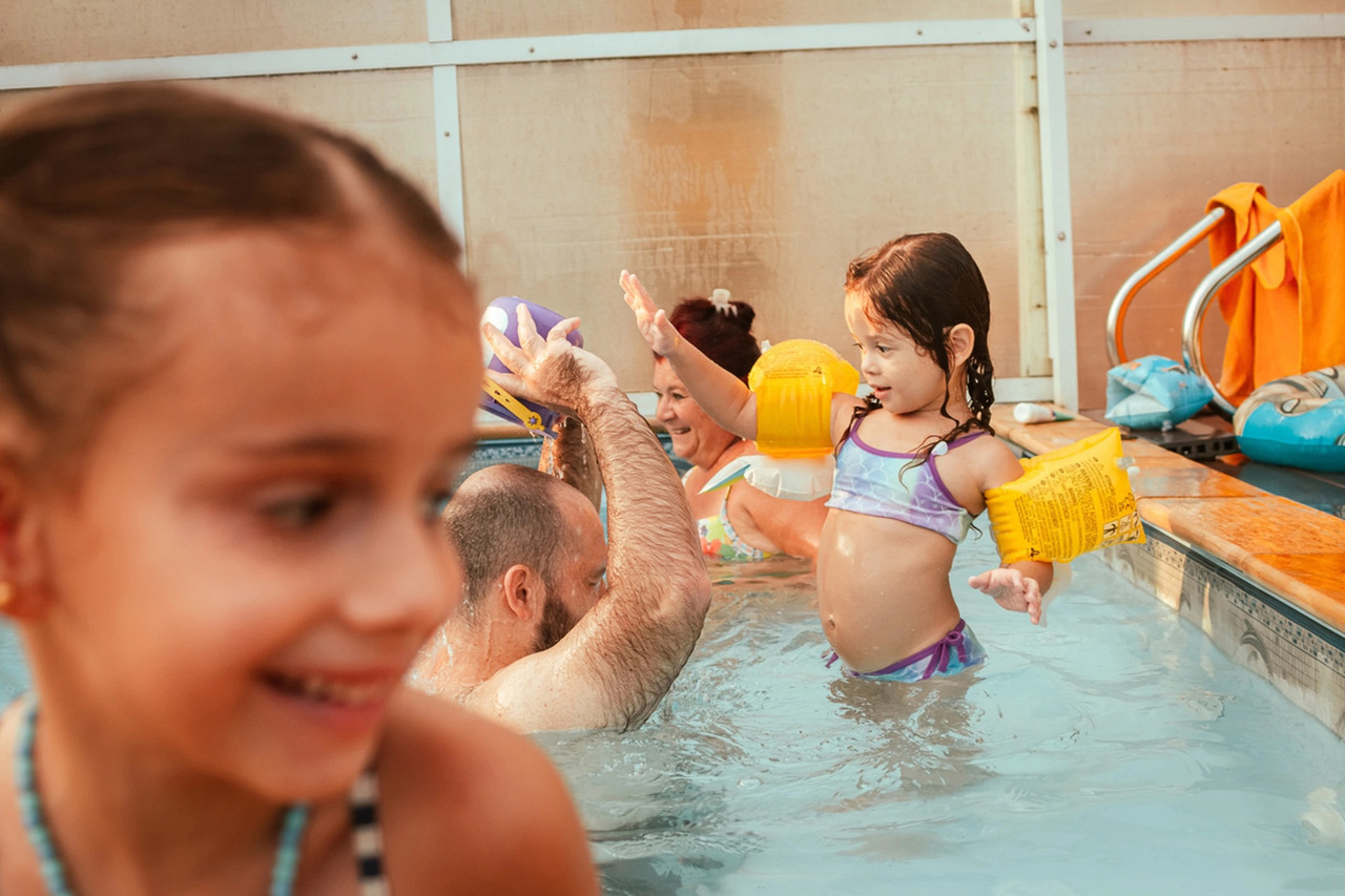 Aniversário infantil na piscina de casa - Igor Vilares Fotografia
