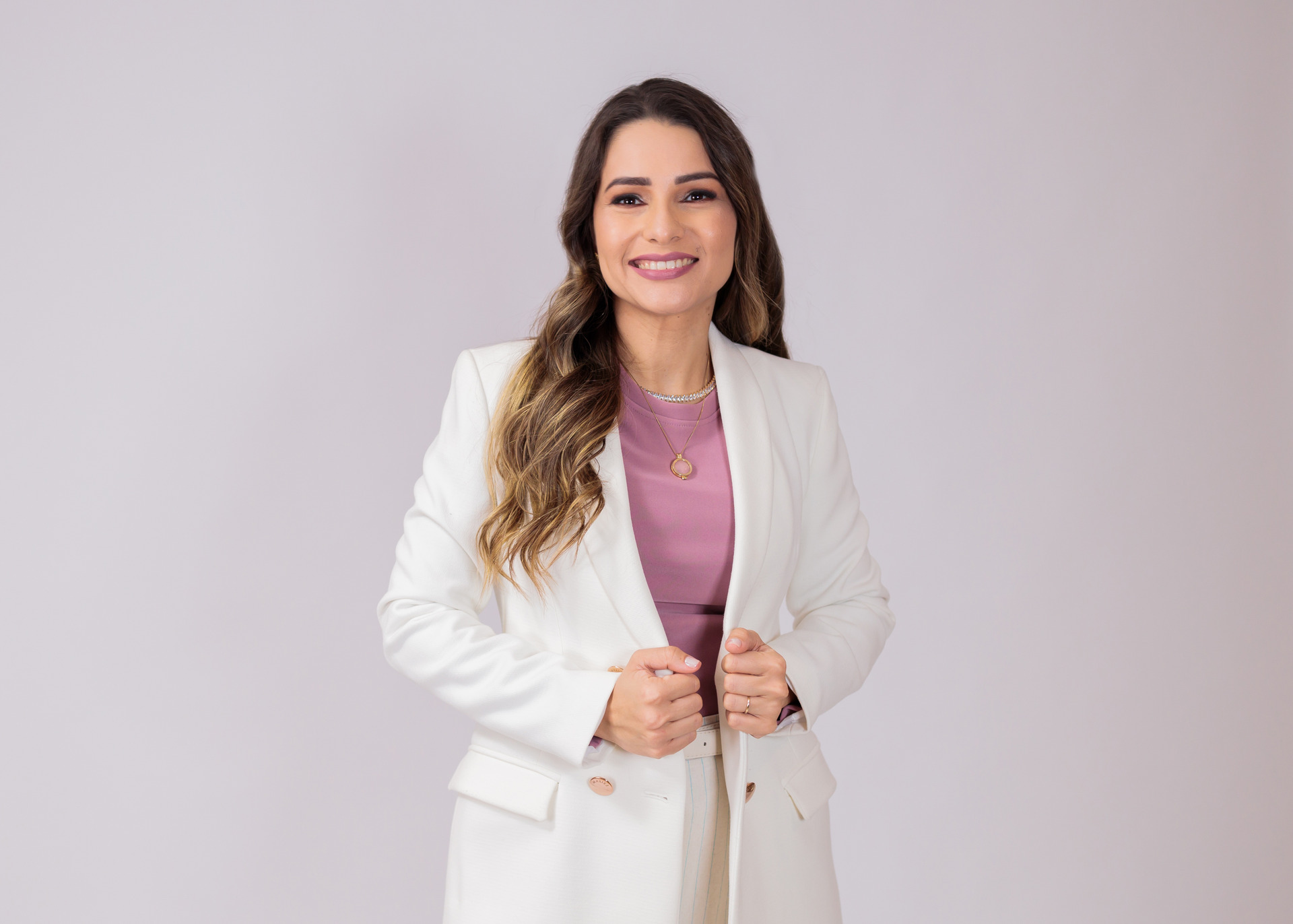 Dra. Larissa Souza Cruz Costa Médica Pediatra. Cuidado com amor e afeto - no consultório e no aconchego do seu lar.