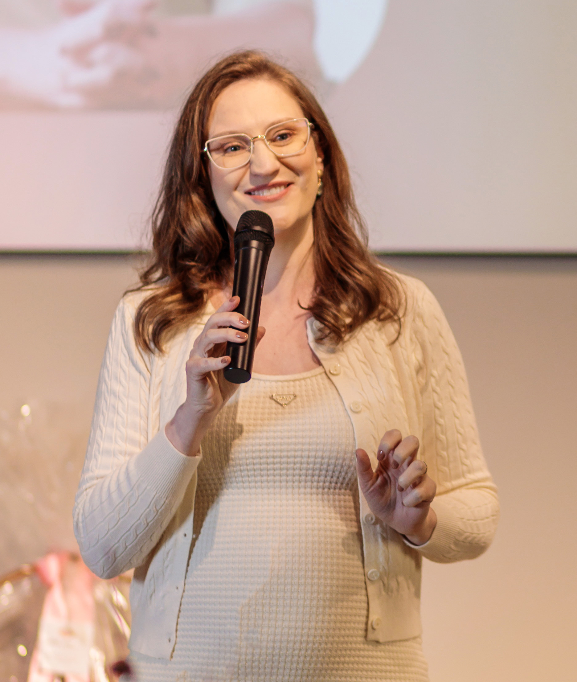 Dra. Larissa Souza Cruz Costa Médica Pediatra. Cuidado com amor e afeto - no consultório e no aconchego do seu lar.