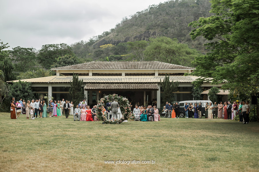 fotografia de toda área ampla da cerimonia. 