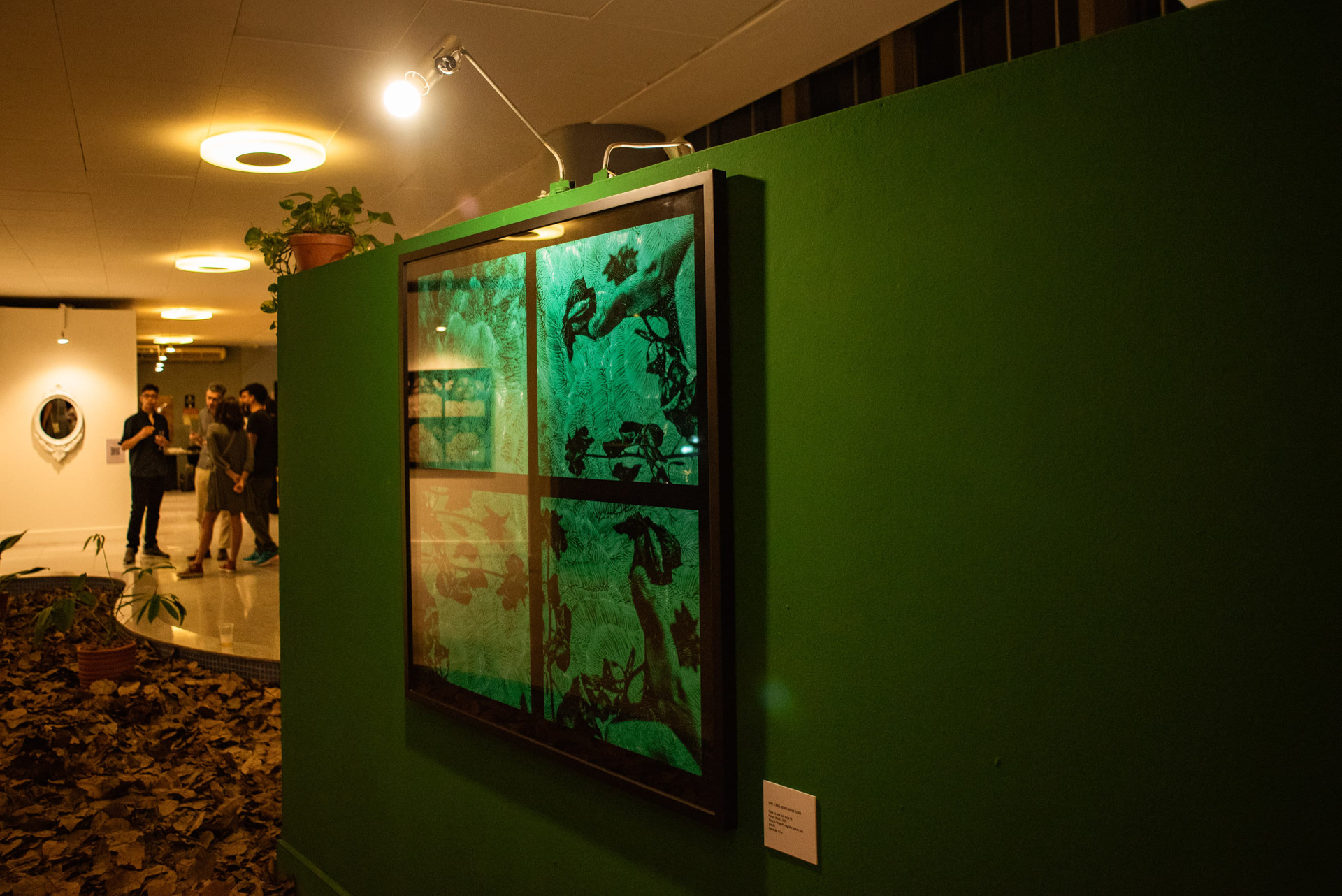 Obras de Gabi Coêlho na exposição Imensidão Íntima, apresentadas no Complexo Deodoro, explorando o corpo feminino, a vulnerabilidade e a experiência sensível do olhar.